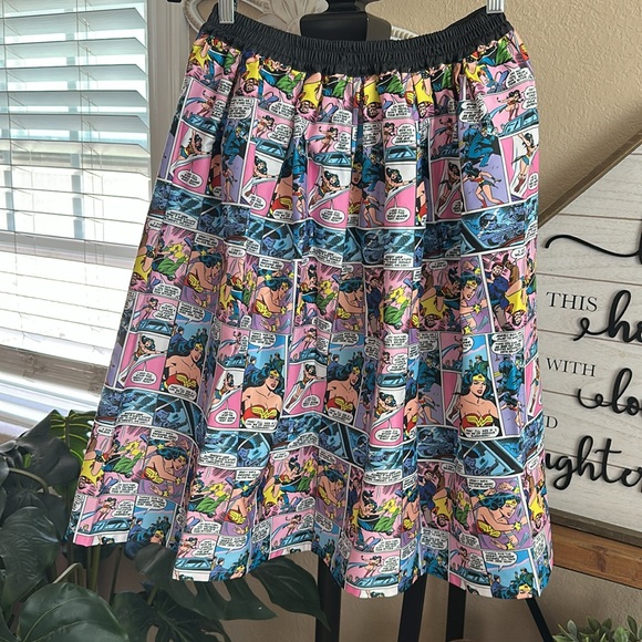 Wonder Woman Comic Skirt - Picture 6 of 8